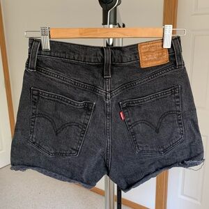 Levi’s Ribcage Jean Shorts Size 26